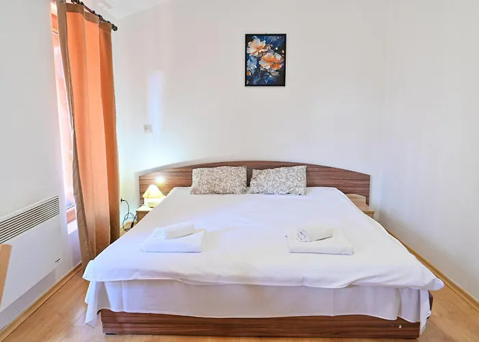 Charming With Mountain View - By Flat Mаnаger *