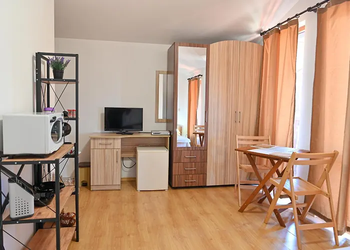 Charming With Mountain View - By Flat Mаnаger *